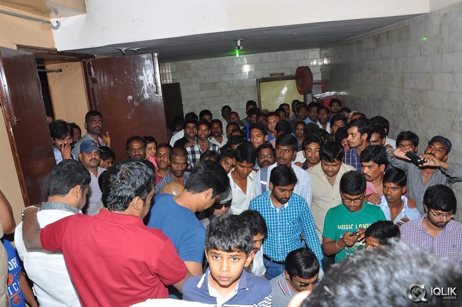 Bandipotu-Movie-Hungama-at-Sandhya-Theatre